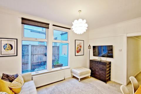 17 Avenue Road, Westcliff-on-sea, SS0 7PN