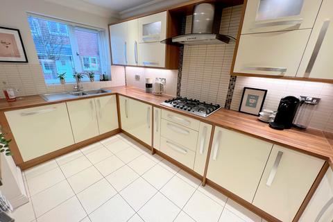 4 bedroom terraced house for sale - Ashley Road, New Milton, Hampshire. BH25 6FG