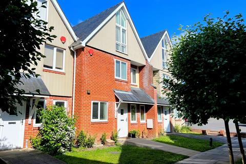 4 bedroom terraced house for sale, Ashley Road, New Milton, Hampshire. BH25 6FG