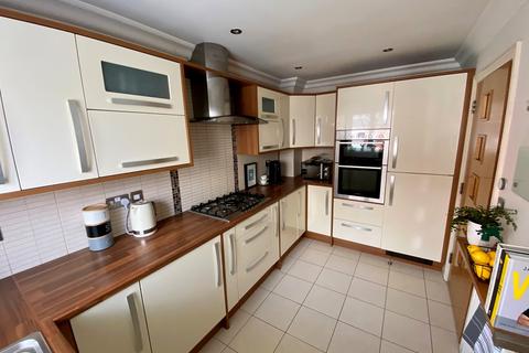 4 bedroom terraced house for sale, Ashley Road, New Milton, Hampshire. BH25 6FG