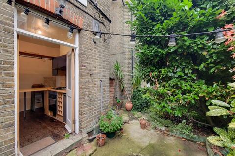 2 bedroom flat for sale - Liberty Street, Stockwell, London, SW9
