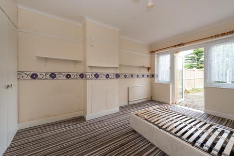 2 bedroom semi-detached bungalow for sale - Wallwood Road, Ramsgate, CT11