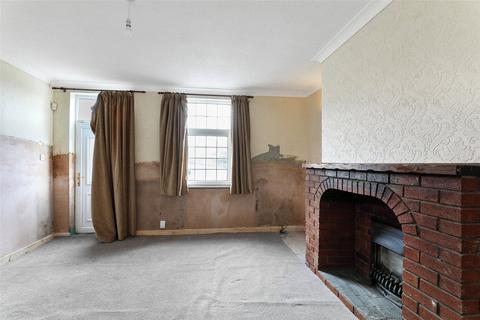 2 bedroom terraced house for sale, Bradford Road, Wrenthorpe, Wakefield, West Yorkshire, WF2