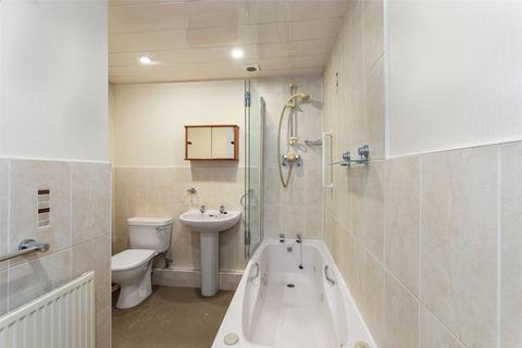 331 Bradford Road, Wrenthorpe, Wakefield, WF2 0LX