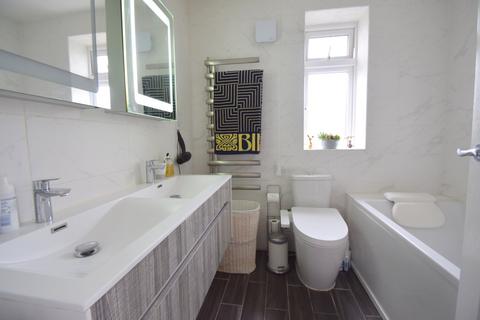 80 Bulkeley Avenue, Windsor, SL4 3NE