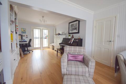 80 Bulkeley Avenue, Windsor, SL4 3NE