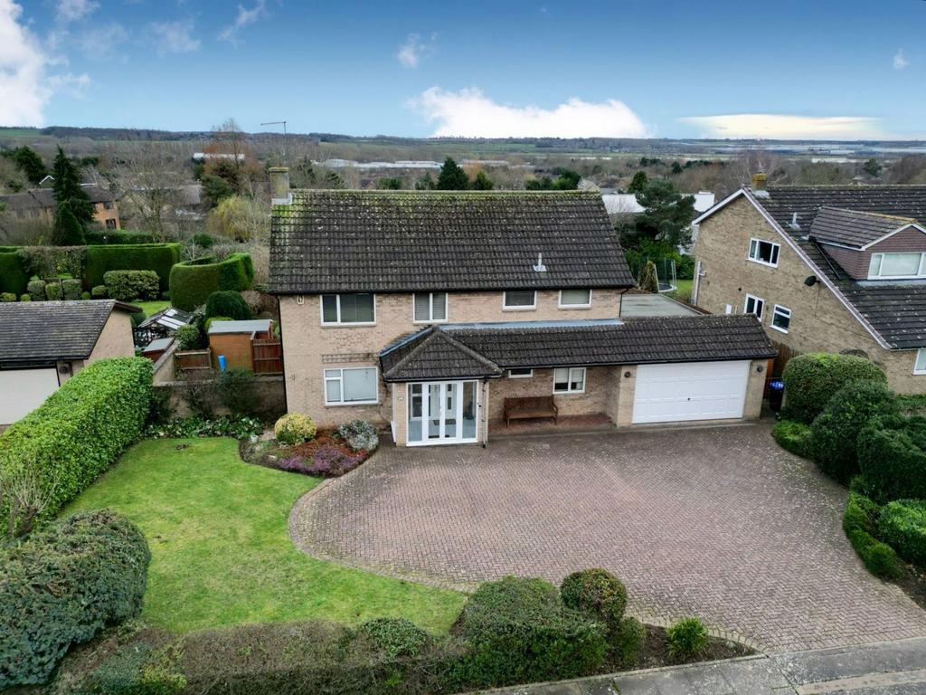 Thorburn Road, Weston Favell, Northampton NN3 3DA 4 bed detached house