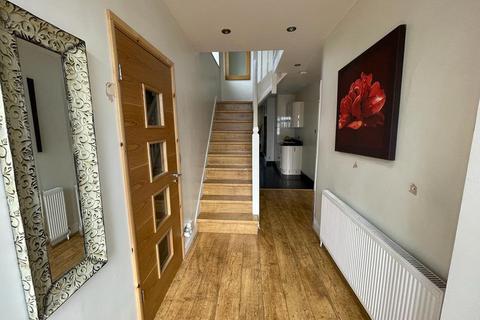 205 Bury Street, London, N9 9JG