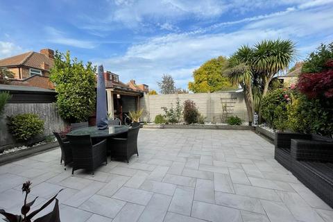 205 Bury Street, London, N9 9JG
