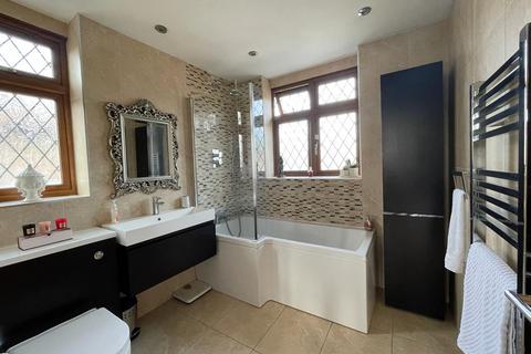 205 Bury Street, London, N9 9JG