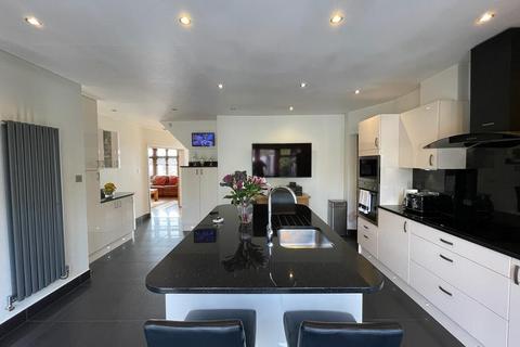 205 Bury Street, London, N9 9JG