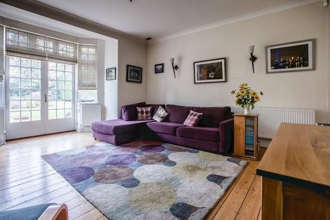 85 Gregories Road, Beaconsfield, HP9 1HN