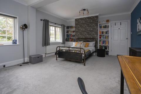 85 Gregories Road, Beaconsfield, HP9 1HN