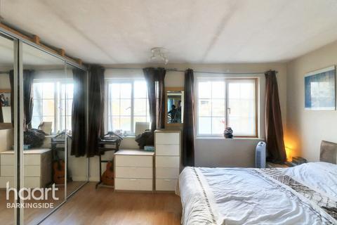 2 Regency Close, Chigwell, IG7 5NY