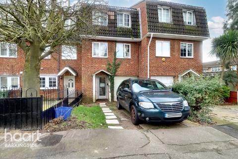 4 bedroom townhouse for sale - Regency Close, Chigwell