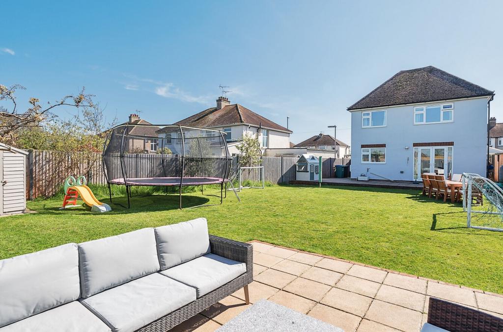 Chichester Road, Bognor Regis, PO21 4 bed detached house for sale £