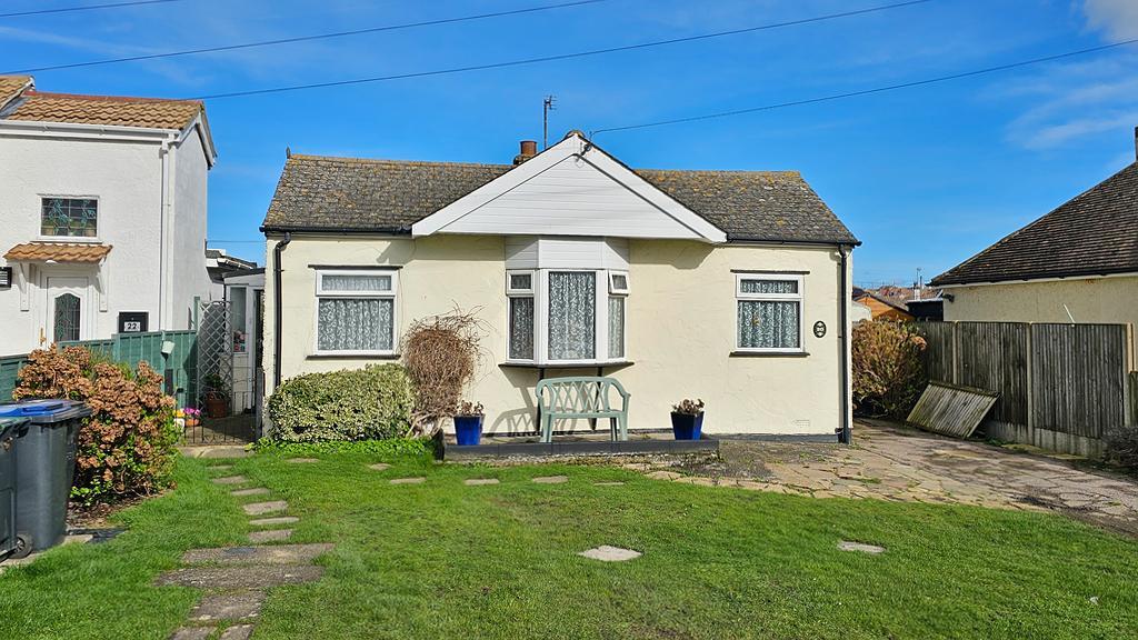 Essex Avenue, Herne Bay, CT6 8AA 2 bed detached bungalow for sale £