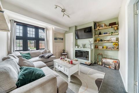 24 Bishopsmead Parade, East Horsley, Leatherhead, KT24 6RT