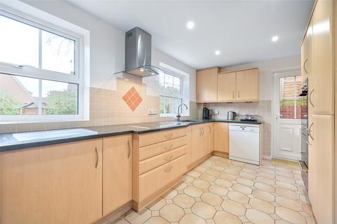 6 Beechnut Close, Wokingham, RG41 4BJ