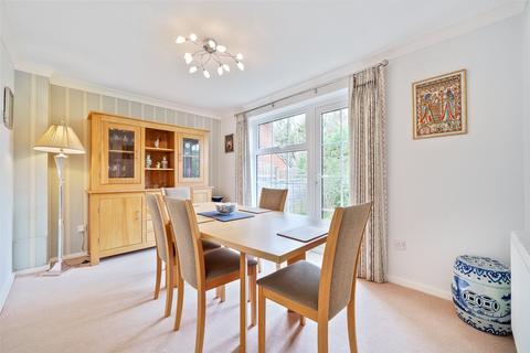 6 Beechnut Close, Wokingham, RG41 4BJ