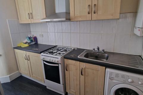 1 bedroom flat to rent - Spacious One Bedroom Flat at Charlemont Road, E6