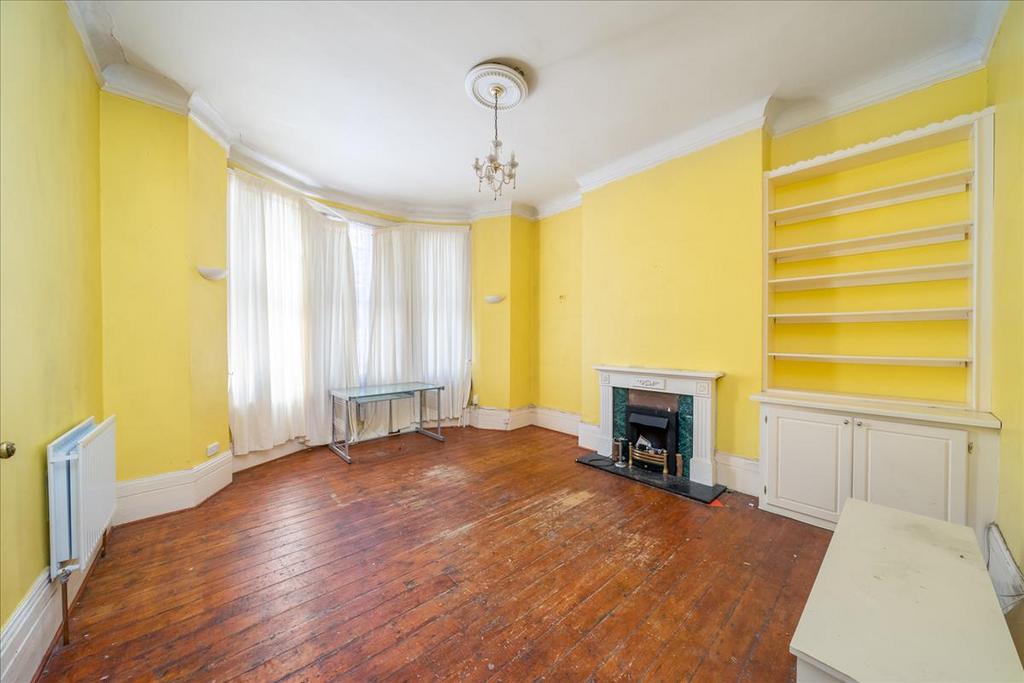 Buckley Road, London, NW6 1 bed flat £300,000