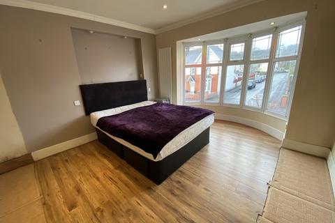 34 Capel Road, Clydach, Swansea, SA6 5PZ