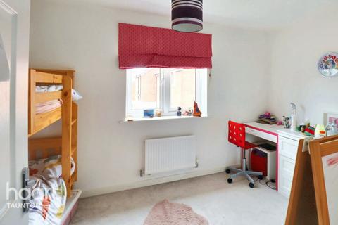 7 Manning Close, Monkton Heathfield, Taunton, TA2 8GX