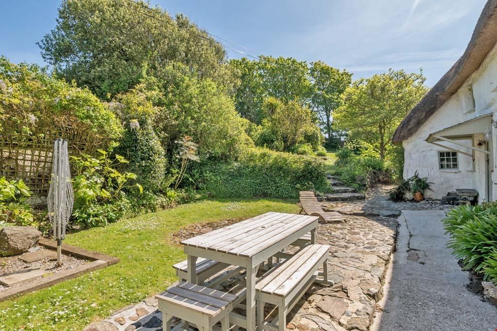 Mullion, Lizard Peninsula, Cornwall 3 bed detached house for sale £