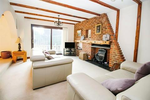 4 bedroom detached house for sale, Brentwood Road, Ingrave, Brentwood, Essex, CM13