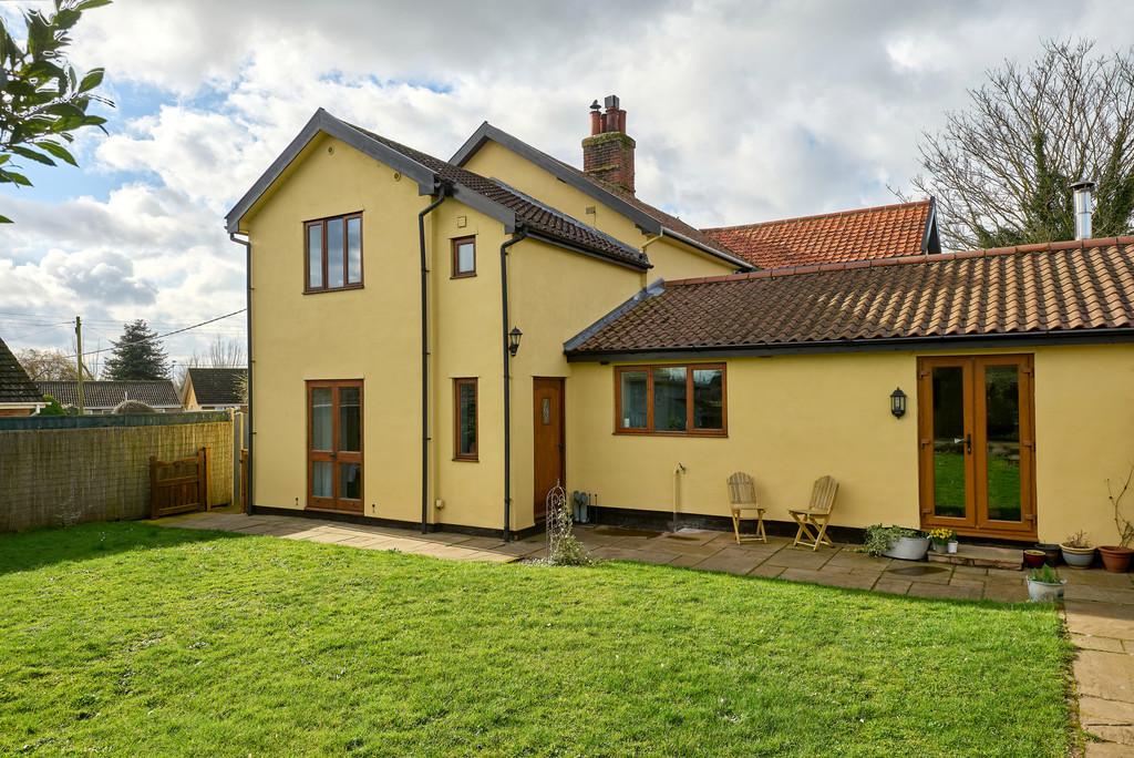 Tottington Lane, Diss IP22 4 bed semidetached house for sale £395,000