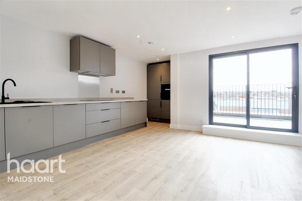 Maidstone, ME15 2 bed flat to rent £1,400 pcm (£323 pw)