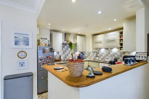 3 bedroom apartment for sale, West Terrace , Folkestone