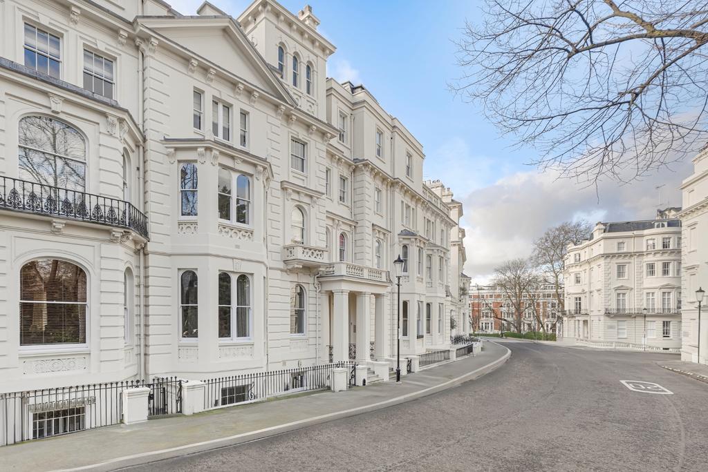 Stanley Crescent, London W11 3 bed apartment £4,400,000