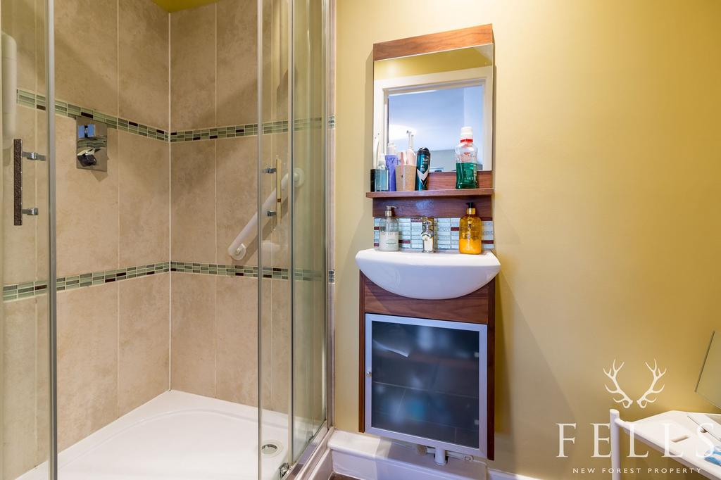 Ensuite to master bedroom
