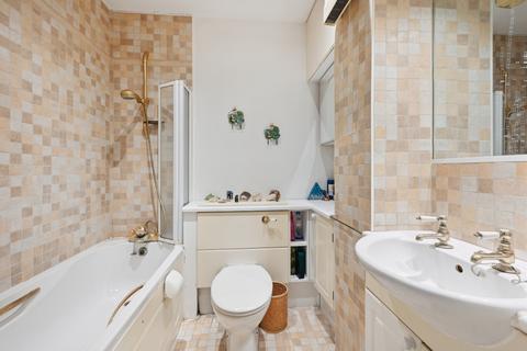 2 bedroom flat to rent, Royal Belgrave House, Hugh Street, London, SW1V