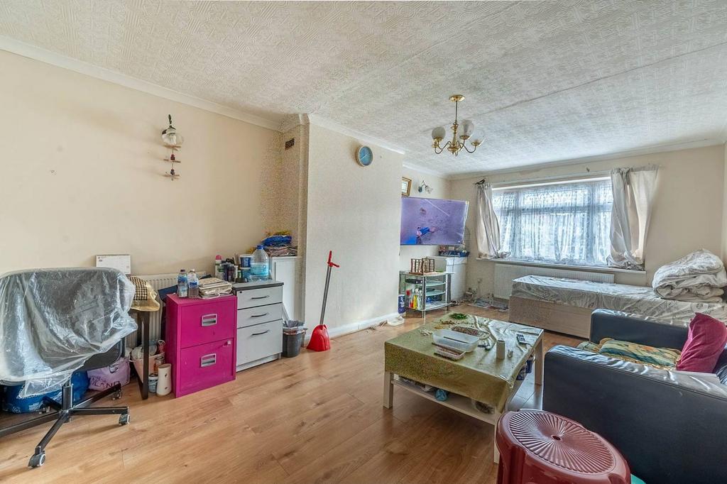 Hamilton Crescent, Rayners Lane, Harrow, HA2 3 bed terraced house for sale £500,000