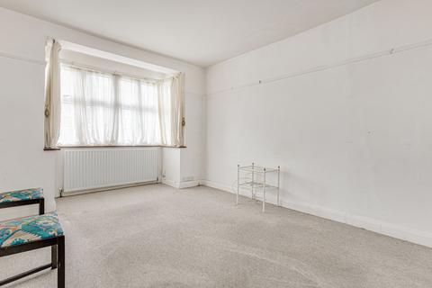 150 Princes Avenue, London, W3 8LU
