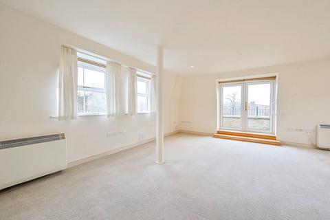 2 bedroom flat for sale, Bryant Court, Acton, London, W3