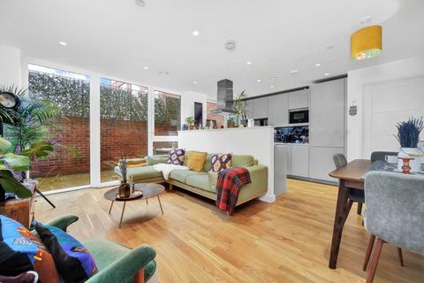 2 bedroom flat for sale, Ferrier Apartments, Clapham, London, SW9