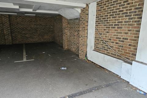Garage to rent, Limes Grove, London