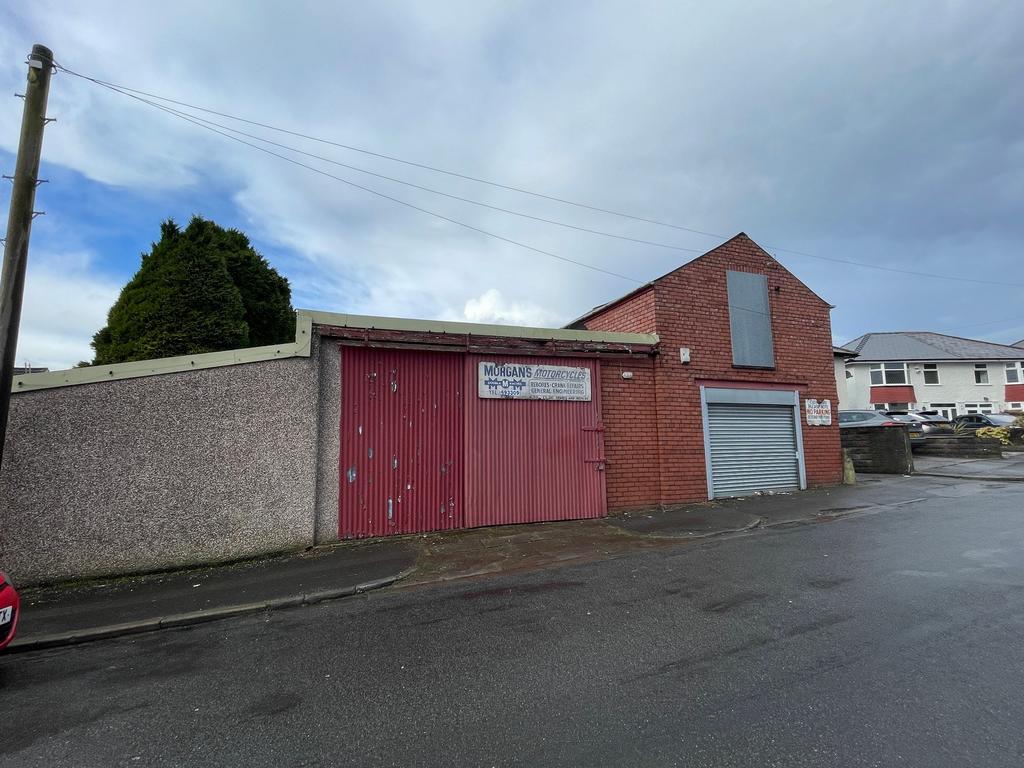 Groveland Road, Cardiff CF14 2 bed coach house £110,000