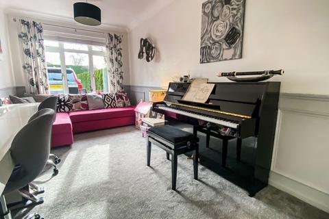 Beech Tree House Broad Bush, Blunsdon, Swindon, SN26 7DH