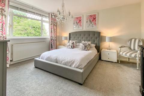 Beech Tree House Broad Bush, Blunsdon, Swindon, SN26 7DH