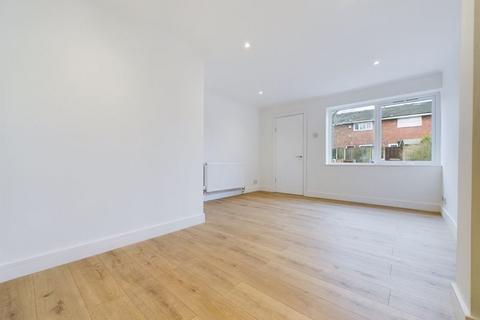2 bedroom terraced house to rent, Andover Avenue, Alkrington