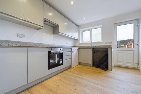 2 bedroom terraced house to rent, Andover Avenue, Alkrington