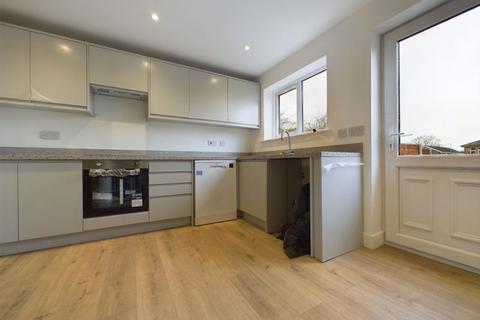 2 bedroom terraced house to rent, Andover Avenue, Alkrington