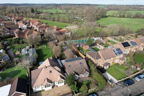 3 bedroom chalet for sale, Birch Road, Farncombe