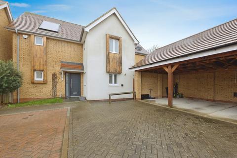4 bedroom detached house for sale - Canute Close, Wickford, SS11