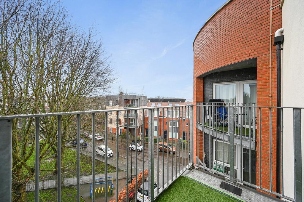 Drinkwater Road, Harrow, HA2 2 bed apartment for sale £310,000